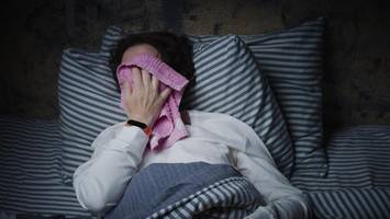 Schlafzimmer bei Hitze kühlen: Forscher erklärt Tricks ohne Klimaanlage