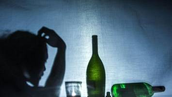 „Man kann sich sein Gehirn wegsaufen“: Arzt warnt vor Demenz durch Alkohol