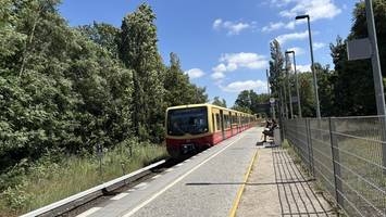 s-bahnhof eichborndamm bekommt zweiten eingang mit einem knick