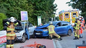 Frontalzusammenstoß auf der Kreuzung – Polizei ordnet Alkoholtest an