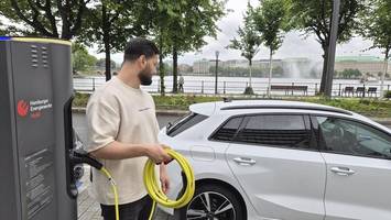 hamburger verzweifelt an e-ladesäulen: falschparker in „nahezu jedem stadtteil“