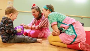 klinik-clowns in hamburg: warum ihre arbeit unverzichtbar ist