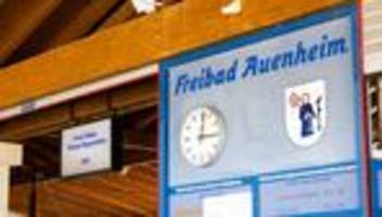 Vorfälle mit Badegästen: Mehrere Polizeieinsätze - grenznahe Freibäder ändern Regeln