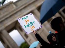 einvernehmlichkeit beim sex: bundesrat stimmt für nur ja heißt ja-regel im sexualstrafrecht