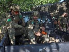 todesfälle in der ausbildung: skandal in angriffsregiment - selenskyj kündigt reform an