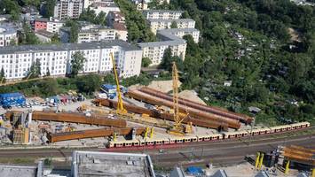 Brückenteile eingehoben – Neubau der Ringbahnbrücke im Zeitplan