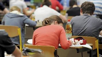 900 Punkte: Zwei junge Frauen aus Niedersachsen schaffen Super-Abi