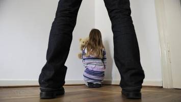 Prozess in Hamburg: Onkel (49) soll Nichte jahrelang sexuell missbraucht haben