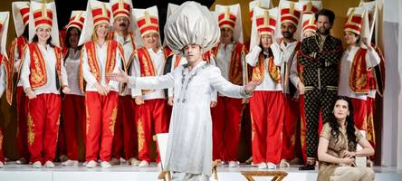„Oper, das ist eine andere Bubble“: Comedian Bülent Ceylan spielt in „Die Entführung aus dem Serail“