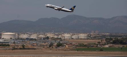 fenster platzt im flugzeug: passagiere verhindern schlimmeres auf ryanair-flug nach memmingen
