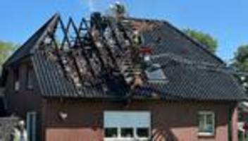 Landkreis Cuxhaven: Einfamilienhaus nach Dachstuhlbrand unbewohnbar