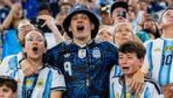 Nationalhymnen bei der WM: Was singen die denn da?
