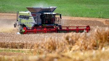 Landwirt überrollt Ehefrau versehentlich mit Mähdrescher