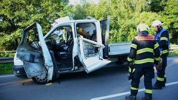 a1: mann zündet sich zigarette an – dann explodiert sein transporter