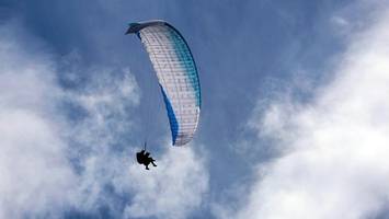 Pilot stirbt bei Gleitschirm-Unglück in Südtirol – deutsche Touristin überlebt