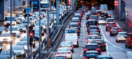 Kia-Fahrer rammt Autos auf Mittlerem Ring: 26-Jähriger stirbt bei Unfall