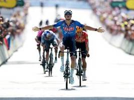 Etappe sorgt für Novum: Alarmstufe Rot: Mathieu van der Poel gewinnt Tour-Hitzeschlacht