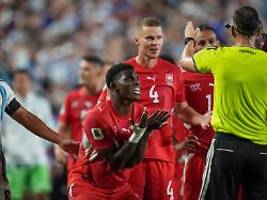 Grausame Argentinier: Schlimmste Schwalbe der WM-Geschichte zerfetzt Schweizer Herzen