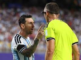 Laut Lippenlesern: Lionel Messi soll Viertelfinal-Schiri eine Ansage gemacht haben