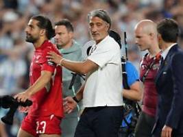 Unser Spiel zerstört: Schweizer Trainer wütet gegen Schiri und neue Regel