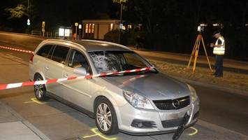 Auto erfasst 20-jährige Radfahrerin – lebensgefährlich verletzt