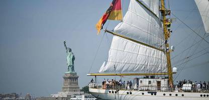 »Gorch Fock«: Segelschulschiff gewinnt »Five Sisters Trophy«-Regatta von New York nach Boston