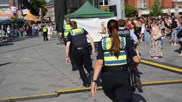 Streit eskaliert – Männer prügeln sich, einer zieht ein Messer