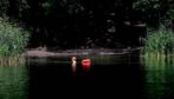 Einsatz am Wasser: Drei Retter ziehen Schwimmerin in Not aus See