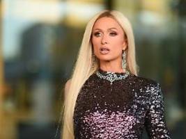 Blond wird zu brünett: Paris Hilton begeistert Fans mit anderer Haarfarbe