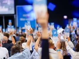 Weidel findet das nicht gut: Gewaltvorwurf, Drohungen und Mittelfinger bei AfD-Parteitag in NRW