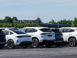 kehren autobauer zurück?: e-auto-produktion wandert laut studie aus china in eu ab