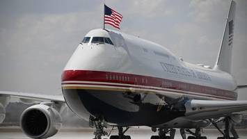 air force one: bericht über sicherheitsmängel bringt us-journalisten vor gericht
