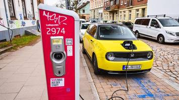 E-Autos gewinnen an Fahrt: Immer mehr Stromer auf Hamburgs Straßen