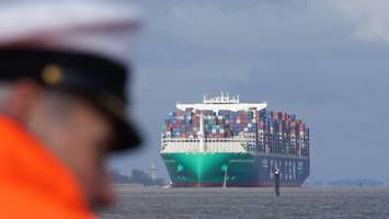 Neues 24.000-Container-Schiff läuft erstmals Hamburg an