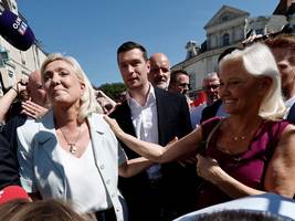 Rücktritte: Populisten büßen nicht für ihre Skandale, Demokraten schon