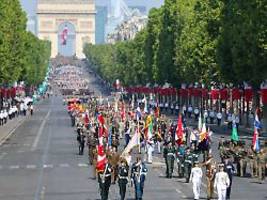 Große Militärparade in Paris: Macron beschwört am Nationalfeiertag strategisches Erwachen Europas
