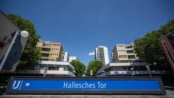 Er stieß Jugendlichen in U-Bahn-Gleis: Polizei Berlin ermittelt Verdächtigen
