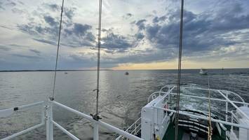 Yacht läuft auf Ostsee mit Wasser voll – Besatzung mit Hund in hilfloser Lage