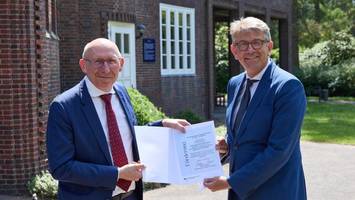 Geldsegen für Friedhof Ohlsdorf: Weimer überreicht neun Millionen Euro Förderung