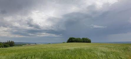 DWD warnt in Bayern vor anhaltenden starken Gewittern und Starkregen