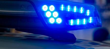 Frau verletzt am Boden: Mann schlägt Polizistin