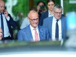 Kanzler in Sommerpressekonferenz: Beim Merkel-Hammer lächelt Merz noch