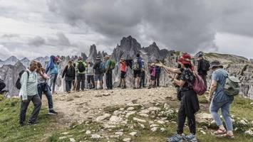„nur für ein foto“: urlauber-ansturm auf die drei zinnen sorgt für Ärger