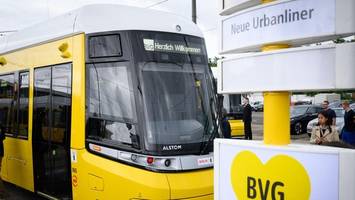 Erster „Urbanliner“ fährt durch Berlin: So sieht die neue Straßenbahn von innen aus