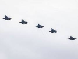 Trump will keine Frist setzen: US-Kampfjet setzt Tanker vor iranischem Hafen außer Gefecht