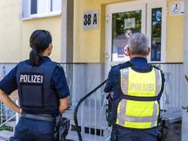 Verletzte in Finsterwalde: Mann bedroht Mitarbeiterin des Jugendamts und legt Feuer