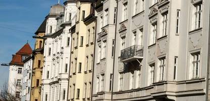 münchen: miete zweimal versäumt – vermieter wirft frau nach 50 jahren raus
