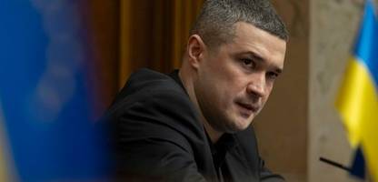 ukraine: die entlassung des verteidigungsministers stellt selenskyj vor probleme