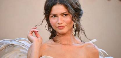 Zendaya erklärt Hunter Schafer den »Interstellar«-Plot – und Tom Holland hat es gefilmt