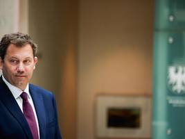 Finanzkriminalität: Klingbeil will Steuerhinterzieher jagen